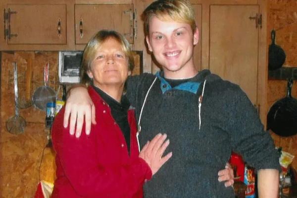 Stephen Smith with his mother, Sandy