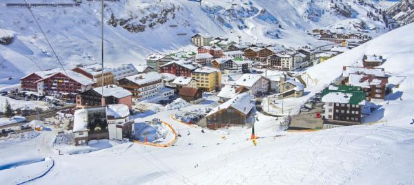 ski resort</p>

<p>　　