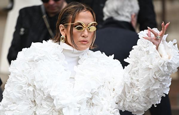 JLo Wore 7,000 Live Roses To Paris Fashion Show, And People Can’t Stop Talking a<em></em>bout It