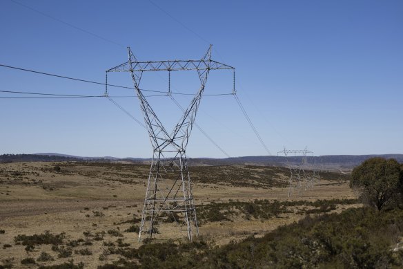 Hot dry weather is raising the risk of bushfires taking out powerlines and interrupting electricity supply. 