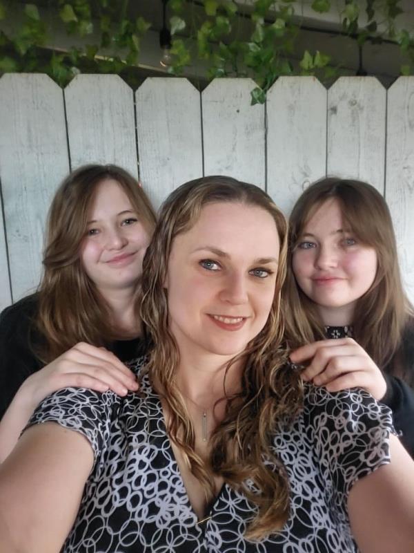 April Veneigh and her daughters Kimberly and Kaelyn