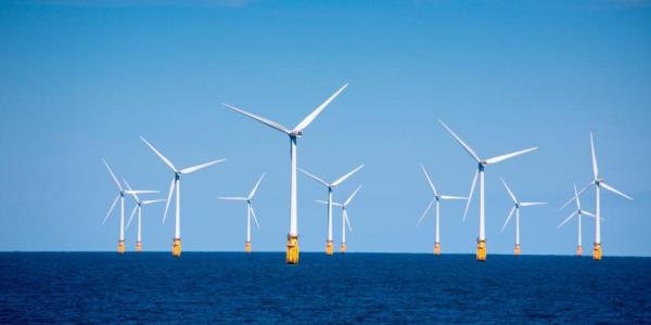 Wind turbines at Lo<em></em>ndon Array offshore wind park, North Sea, near England, United Kingdom.