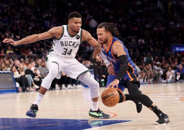 Milwaukee Bucks forward Giannis Antetokounmpo (34) defends against New York Knicks guard Jalen Brunson