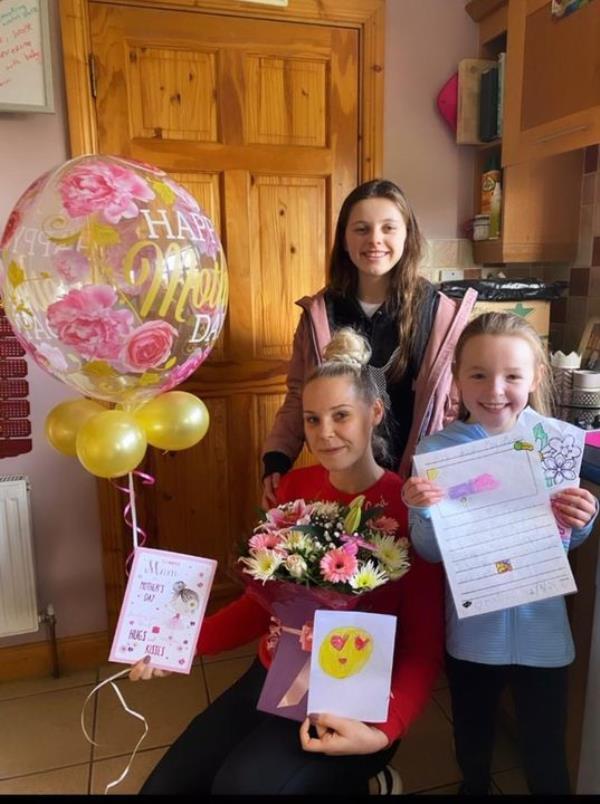 Lynsey Bennett with her daughters