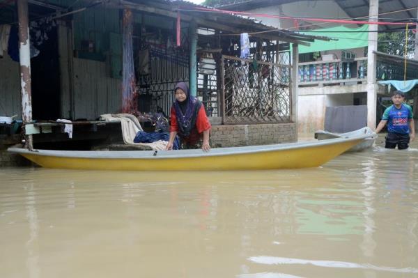 As of this morning, number of flood evacuees rises in Terengganu and Kelantan, drops in Selangor