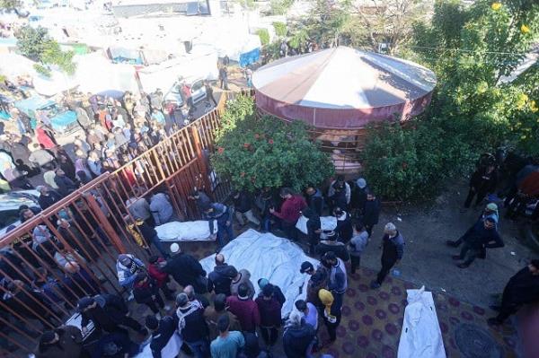 The shrouded bodies of people killed in Israeli bombardment on Khan Yunis in the southern Gaza Strip are laid out for identification by relatives in front of the morgue of the Nasser hospital on December 15, 2023, as battles co<em></em>ntinue between Israel and the Palestinian resistance group Hamas. PHOTO: AFP