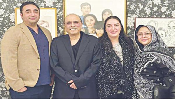  BILAWAL Bhutto-Zardari poses with his father Asif Ali Zardari, sister and aunt.—X / BakhtawarBZ 