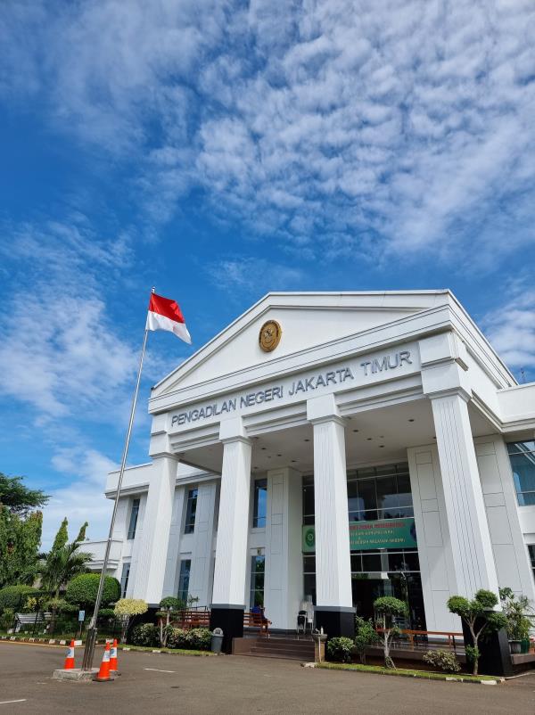 Exterior of large, white court building with four columns in Jakarta, Indonesia