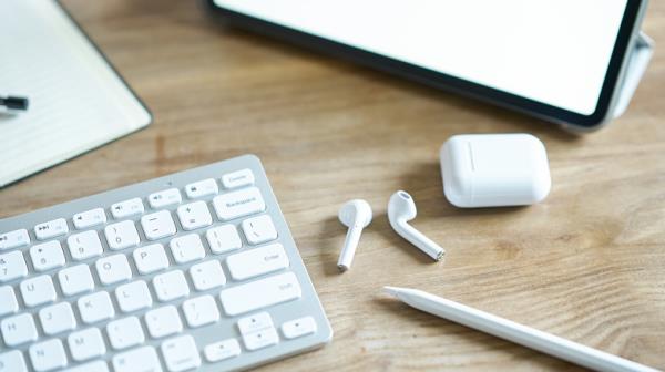 AirPods Magic KeyBoard Apple Pencil