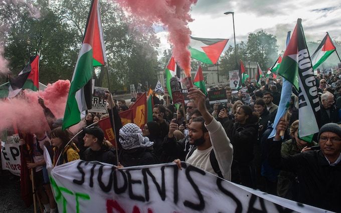 Pro Palestine demo<em></em>nstrators march down Piccadilly