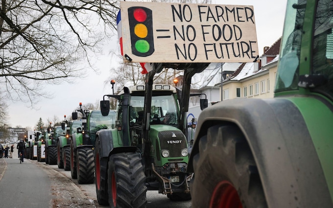 Farmers demo<em></em>nstrate with their tractors in front of the state parliament in Kiel, Germany