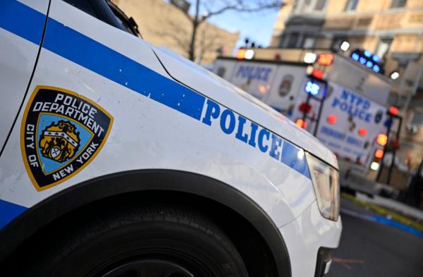 Cop shot in Brooklyn.</p>

<p>　　Wednesday, December 21, 2022</p>

<p>　　Just after 9AM NYPD officer was shot in foot outside 184 Mo<em></em>nroe street in Bed Stuy Brooklyn (between Nostrand and Bedford avenues).