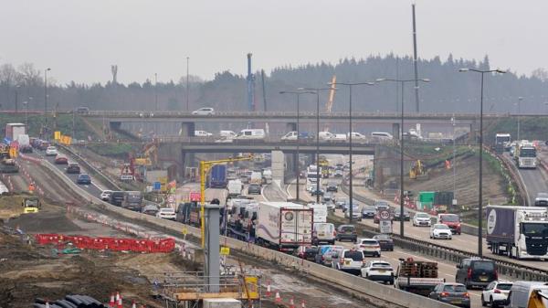 A view of traffic approaching junction 10 of the M25</p>

<p>　　Pic: PA