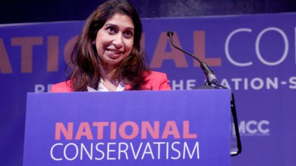 Suella Braverman gestures as she gives a keynote speech at the 'Natio<em></em>nal Conservatism' co<em></em>nference in Brussels.</p>

<p>　　Pic: Reuters