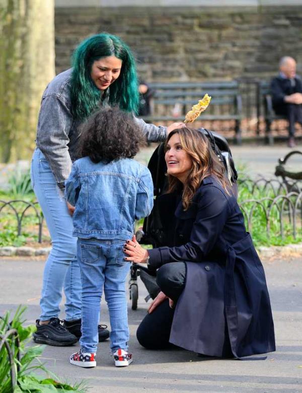 mariska hargitay is seen taking a break from filming 'law and order: svu' help a child at the fort tryon playground on april 10, 2024 in new york city.