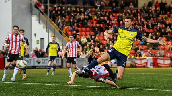 Sean Boyd knocks home the equaliser for Shelbourne