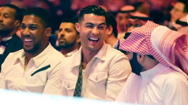 Anthony Joshua (left), Cristiano Ro<em></em>naldo and Saudi adviser Turki Al-Sheikh watch on ringside. Pic: PA