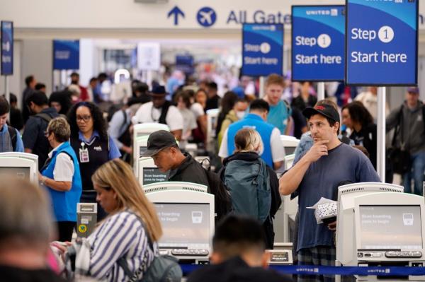 Travelers wait in line at Los Angeles Internatio<em></em>nal airport in June.