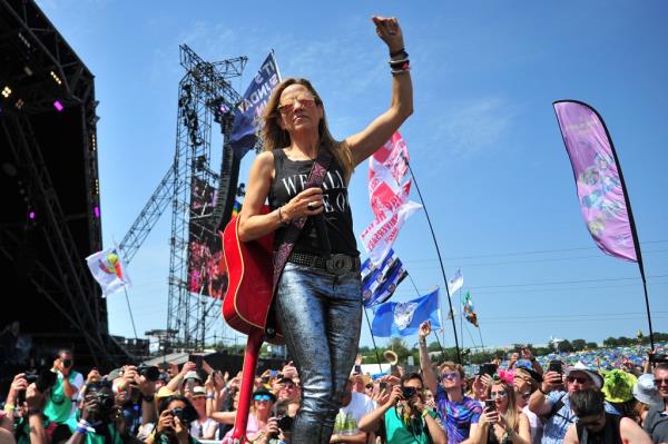 Sheryl Crow performing at Glasto<em></em>nbury FZestival