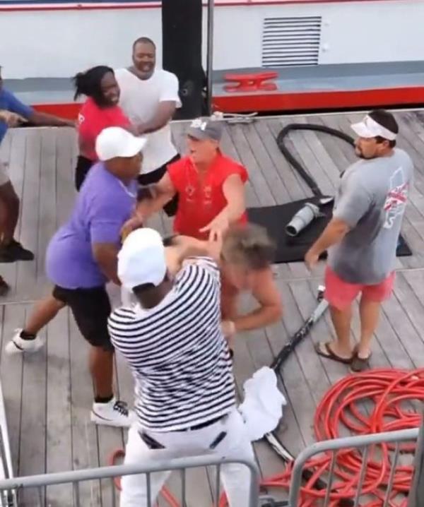 @Josh_Moon And here's part of what happened after the riverboat docked and the other workers and people on the boat were able to get to the fight.