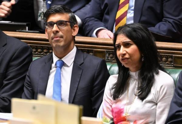 A handout photograph released by the UK Parliament shows Britain's Prime Minister Rishi Sunak (L) and Britain's Home Secretary Suella Braverman during the weekly session of Prime Minister's Questions (PMQs) at the House of Commons, in London, on May 24, 2023. (Photo by Jessica TAYLOR / UK PARLIAMENT / AFP) / RESTRICTED TO EDITORIAL USE - MANDATORY CREDIT 