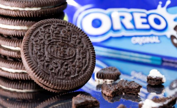 The image featues a stack of Oreo coo<em></em>kies in front of an Oreo box.