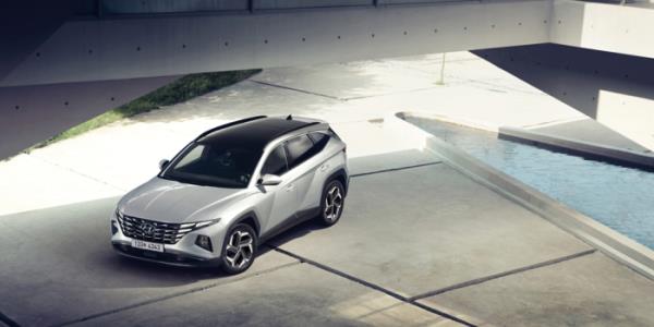 A　hybrid　model　of　the　Hyundai　Tucson