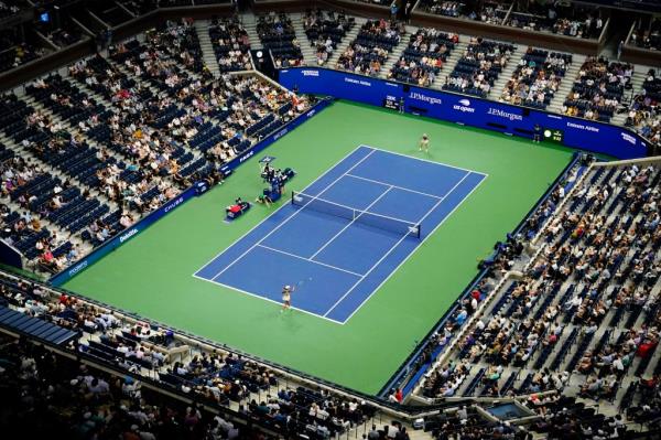 Madison Keys, of the United States, and Marketa Vondrousova, of the Czech Republic, play during the quarterfinals of the U.S. Open.