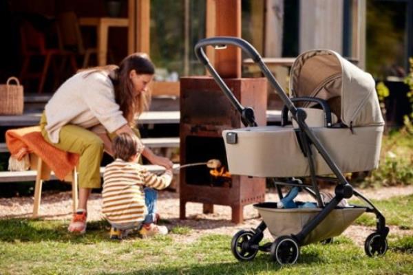 Press image of mother and todder with Joolz Aer+ pushchair with carrycot attachment