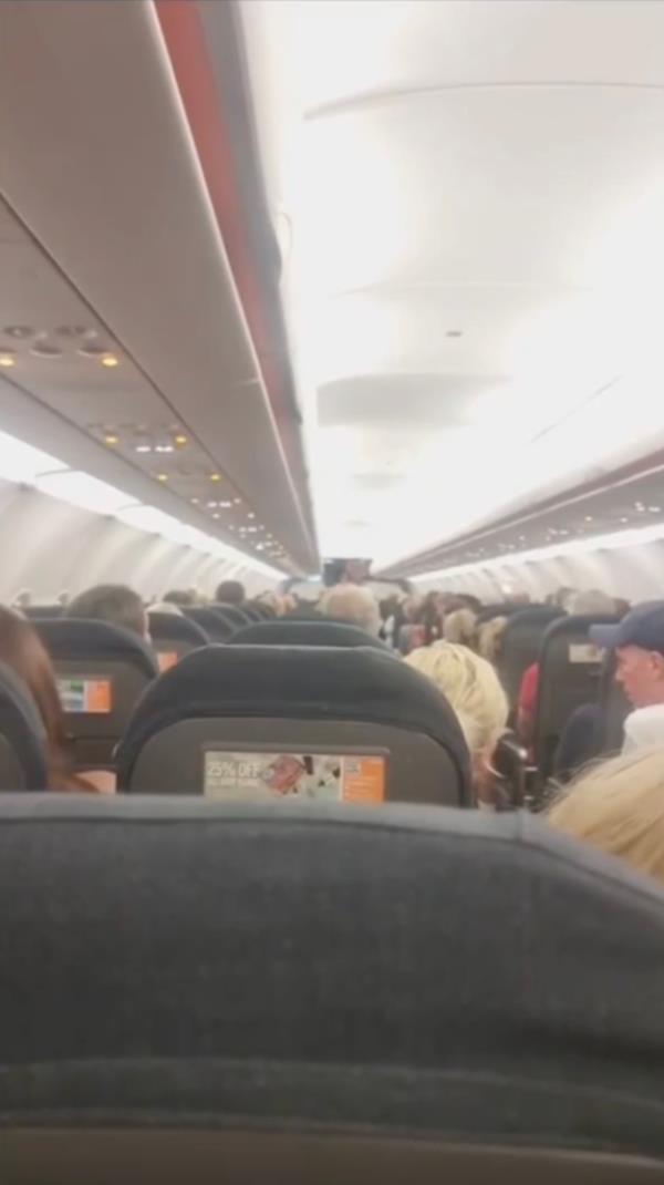 19 passengers agreed to get off the flight. 