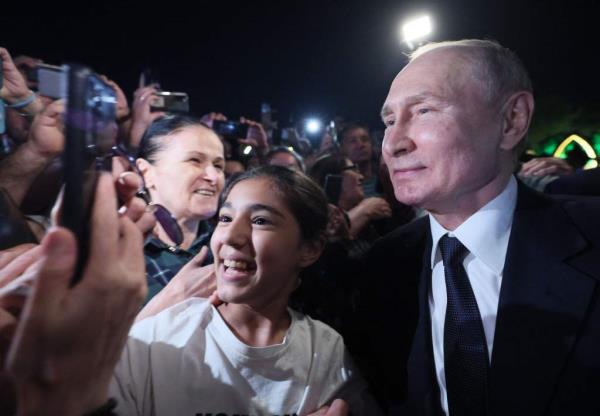 Putin poses for photo with a girl