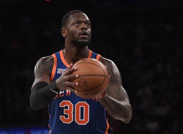 Julius Randle #30 of the New York Knicks shoots a free throw during the game against the San Anto<em></em>nio Spurs