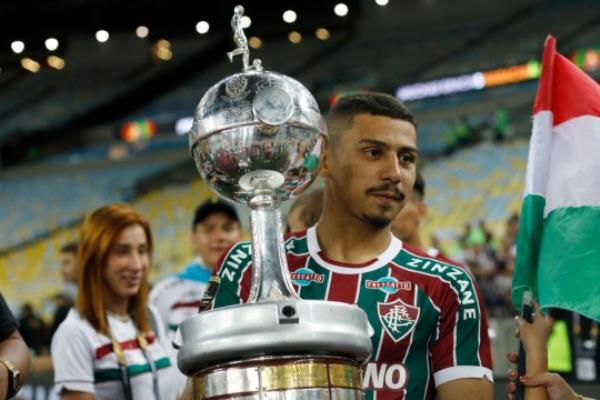 Andre of Fluminenseholds the trophy as the team becomes champions after winning the final match of Copa Co<em></em>nMEBOL Libertadores 2023 between Fluminense and Boca Juniors at Maracana Stadium on November 04, 2023 in Rio de Janeiro, Brazil. 