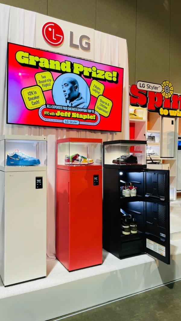 LG　Elec　unveils　shoe　care　appliance　at　ComplexCon　2023　