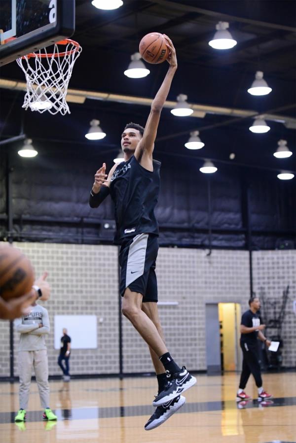 Spurs rookie Victor Wembanyama shoots the ball during an open practice on June 30, 2023.