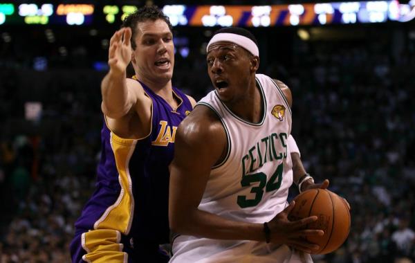 Luke Waltons guards Paul Pierce during the 2010 NBA Finals.