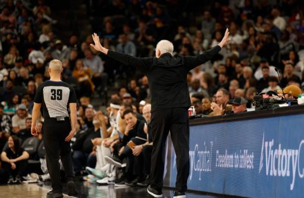 Gregg Popovich head coach of the San Anto<em></em>nio Spurs tries to quiet down the booing at the official in a game against the Los Angeles Clippers i