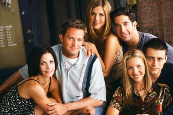 Courteney Cox as Mo<em></em>nica Geller, Matthew Perry as Chandler Bing, Jennifer Aniston as Rachel Green, David Schwimmer as Ross Geller, Matt LeBlanc as Joey Tribbiani, Lisa Kudrow as Phoebe Buffay in Friends