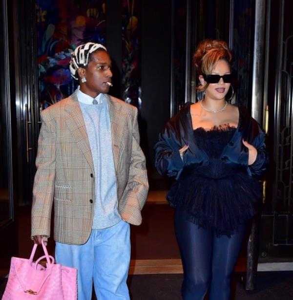 New York, NY - Superstar couple Rihanna and A$AP Rocky are seen stepping out of the Four Seasons Hotel in New York City to celebrate A$AP's 35th birthday. Pictured: Rihanna, ASAP Rocky BACKGRID USA 4 OCTOBER 2023 USA: +1 310 798 9111 / usasales@backgrid.com UK: +44 208 344 2007 / uksales@backgrid.com *UK Clients - Pictures Co<em></em>ntaining Children Please Pixelate Face Prior To Publication*