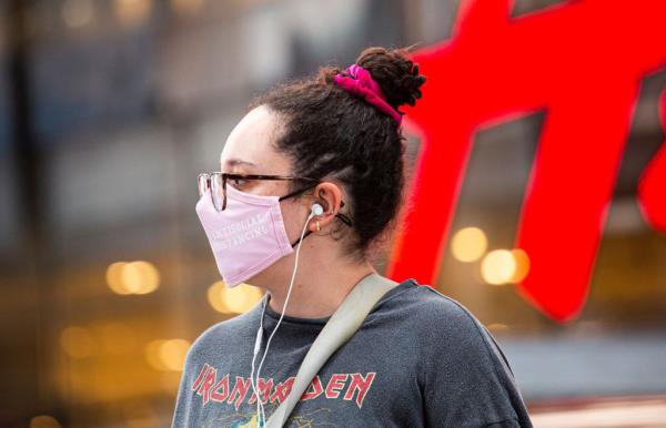 woman wearing mask