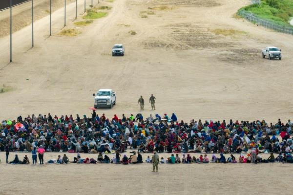 Migrants at the US border. 