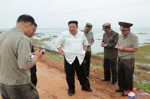 Kim Jong Un was spotted out in mandals while surveying a flooded site in the South Pyo<em></em>ngan Province on Monday.