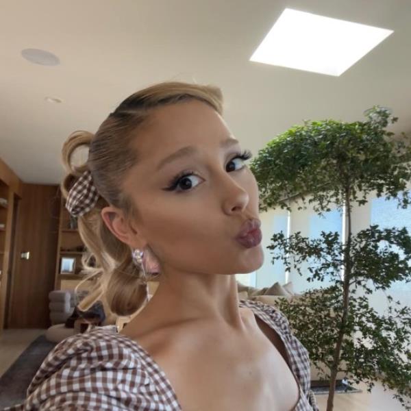 Ariana Grande Instagram https://www.instagram.com/p/Cw2tzbHuxoZ/?img_index=1