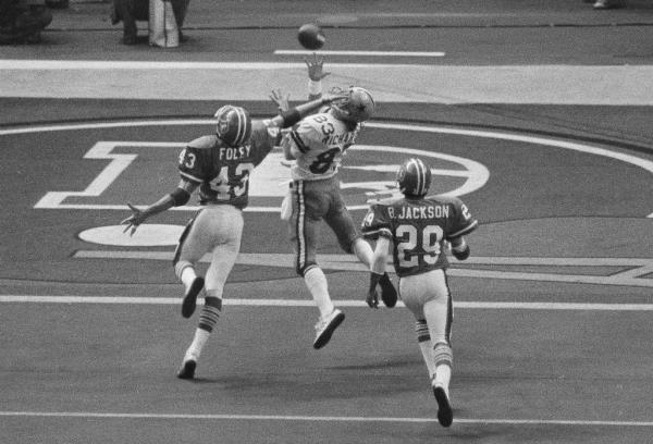 Richards hauls in a touchdown pass during NFL football's Super Bowl 12 in New Orleans on Jan 15, 1978. 