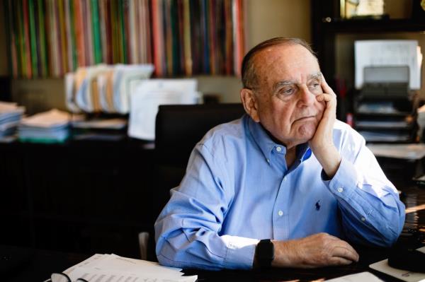 Leon Cooperman in a pensive pose.