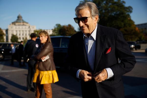 WASHINGTON, DC - OCTOBER 13: Paul Pelosi, husband of Rep. Nancy Pelosi (D-CA) arrives at a rally of House Democrats on the East Steps of the U.S. Capitol on October 13, 2023 in Washington, DC. Democrats were critical of their Republican counterparts after they were unable to elect a Speaker of the House, 10 days after ousting Rep. Kevin McCarthy (R-CA) from the post. (Photo by Chip Somodevilla/Getty Images)</p>

<p>　　House Democrats Discuss The State Of The Race For Speaker