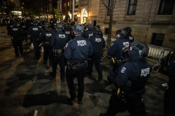 Members of the NYPD prepare to enter Columbia University campus to clear the pro-Palestinian protest encampment and Hamilton Hall wher<em></em>e demo<em></em>nstrators barricaded themselves inside on April 30, 2024 in New York City