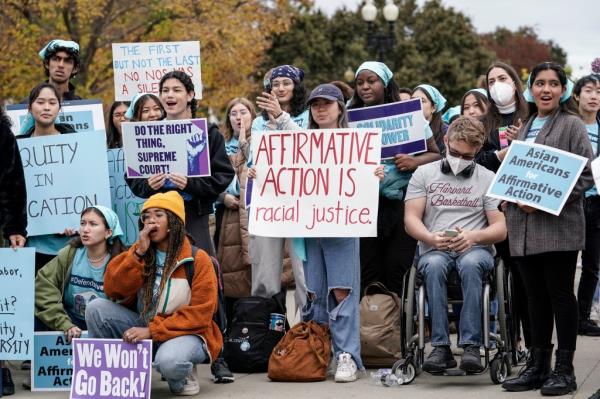 Pro-affirmative action demo<em></em>nstrators outside the Supreme Court. 