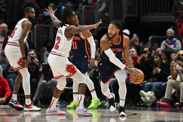 Derrick Rose guarded closely by Ayo Dosunmo.