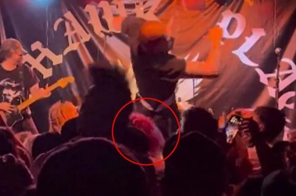 The band's fro<em></em>ntman John Floreani jumped from the stage into the crowd and landed on Piché's head.